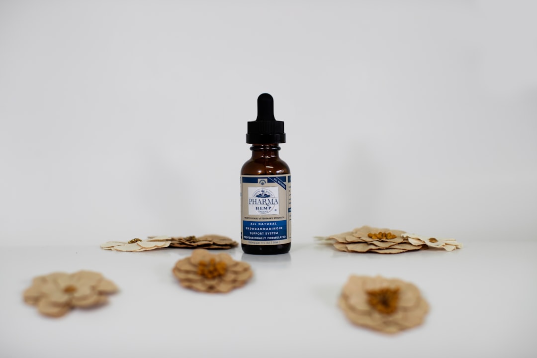 A glass tincture bottle representing ginkgo biloba for memory support